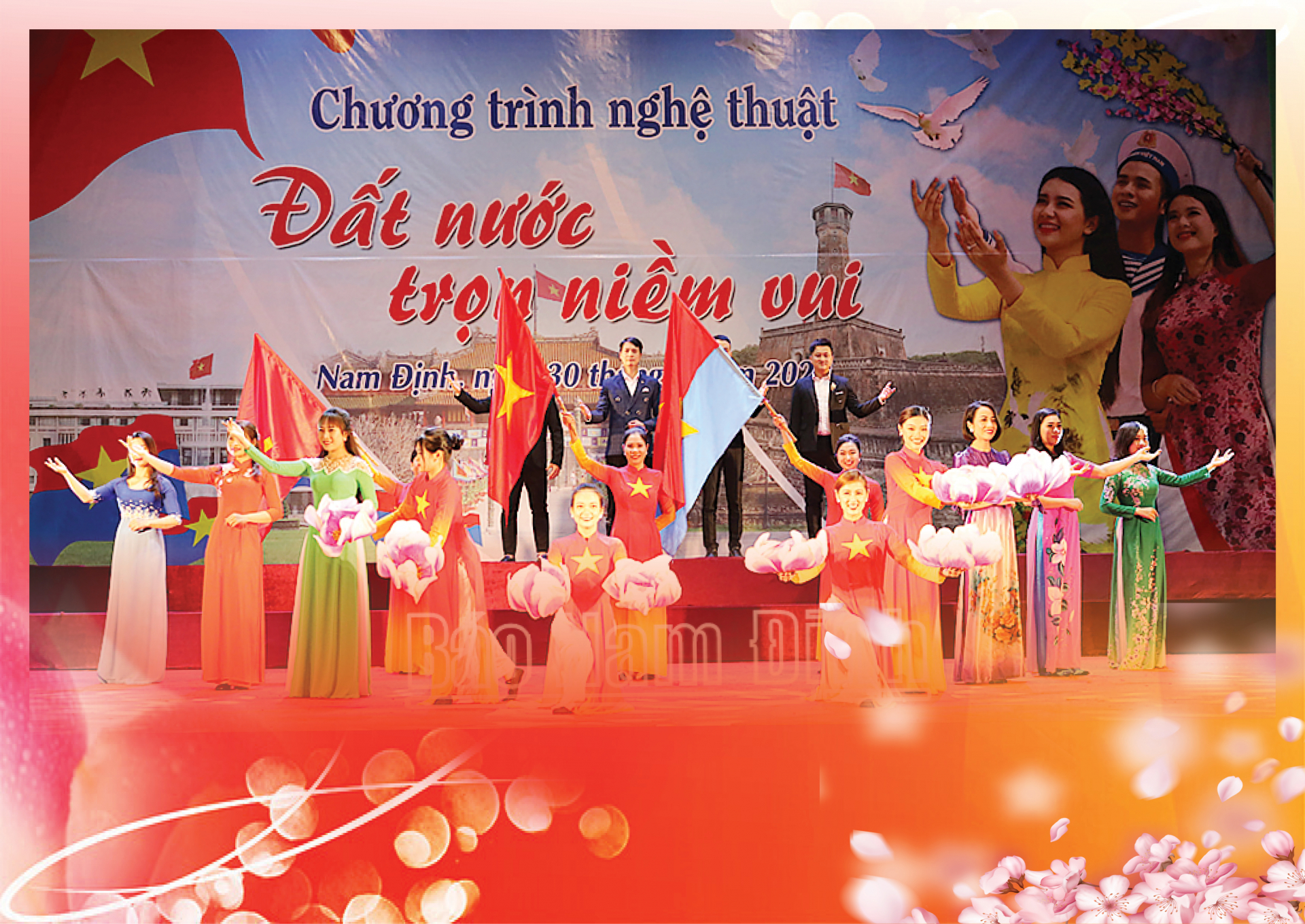 Chương trình nghệ thuật “Đất nước trọn niềm vui” do tập thể nghệ sĩ, diễn viên Trung tâm Văn hóa, Điện ảnh và Triển lãm tỉnh biểu diễn. 