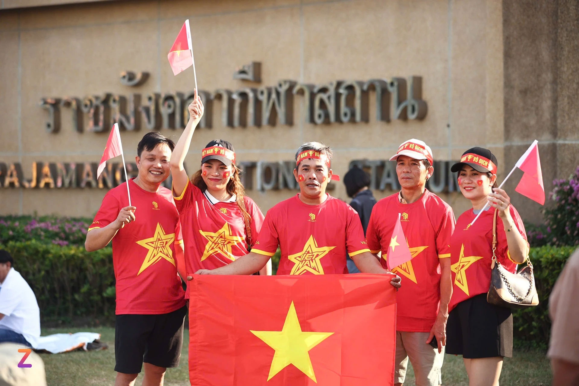 Tuyển Việt Nam hành quân đến Rajamangala với hành trang là chiến thắng 2-1 trước Thái Lan ở chung kết lượt đi.