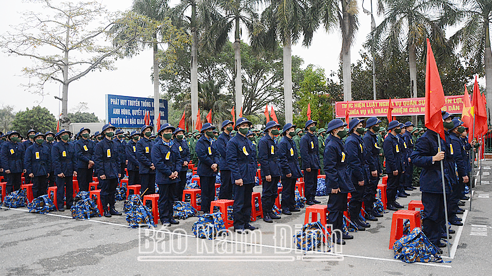Lực lượng thanh niên ưu tú huyện Hải Hậu trước giờ lên đường làm nhiệm vụ bảo vệ Tổ quốc.