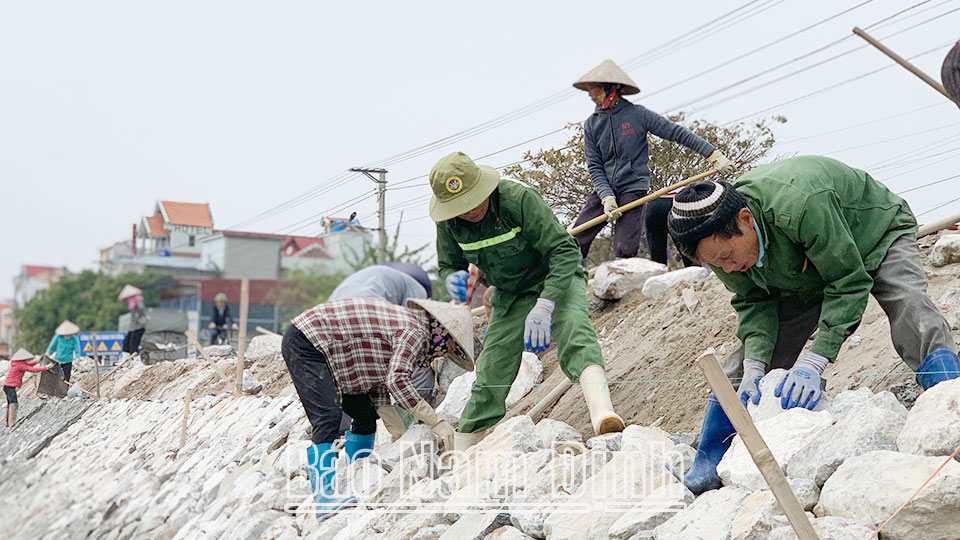 Huyện Giao Thủy thi công, nâng cấp tuyến kênh cấp 2 phục vụ tưới tiêu sản xuất nông nghiệp.
Tin, ảnh: Thanh Thúy