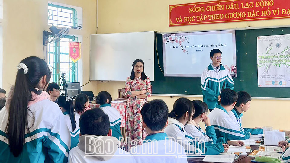 Một tiết Sinh học ứng dụng công nghệ thông tin đa phương tiện ở Trường THPT Lê Quý Đôn (Trực Ninh).
Bài và ảnh: Minh Thuận