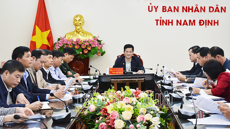 Đồng chí Trần Anh Dũng, Ủy viên Ban TVTU, Phó Chủ tịch Thường trực UBND tỉnh, Trưởng Ban Chỉ đạo 67-IUU tỉnh tham dự hội nghị trực tuyến tại điểm cầu tỉnh Nam Định. 