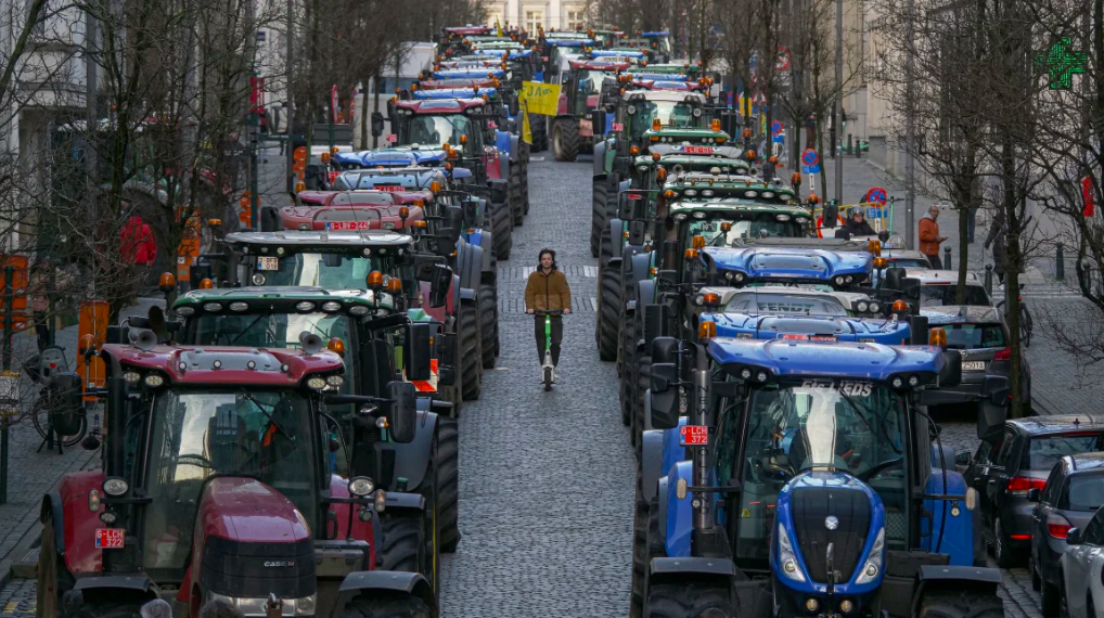 Toàn cảnh làn sóng biểu tình của người nông dân trên khắp châu Âu