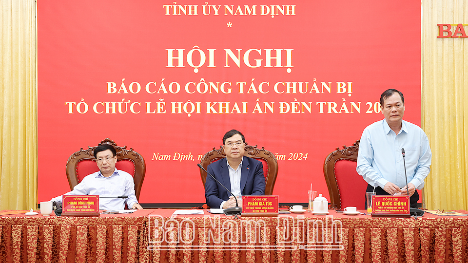 Đồng chí Lê Quốc Chỉnh, Phó Bí thư Thường trực Tỉnh ủy, Chủ tịch HĐND tỉnh, Trưởng đoàn Đoàn đại biểu Quốc hội tỉnh phát biểu tại hội nghị.
            