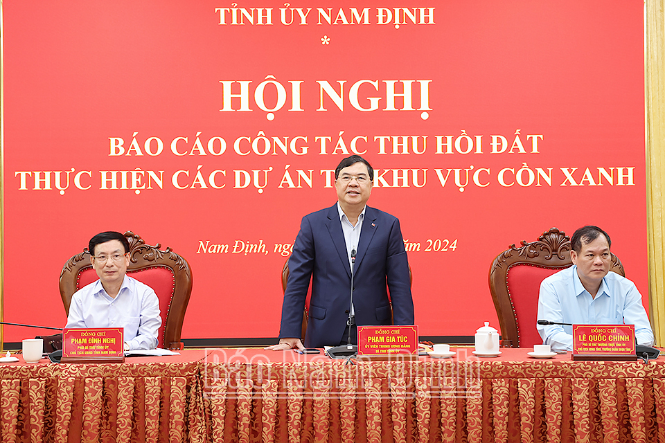 Đồng chí Phạm Gia Túc, Ủy viên BCH Trung ương Đảng, Bí thư Tỉnh ủy phát biểu chỉ đạo hội nghị. 
