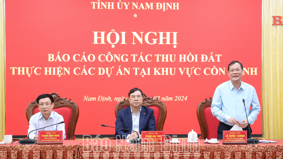 Đồng chí Lê Quốc Chỉnh, Phó Bí thư Thường trực Tỉnh ủy, Chủ tịch HĐND tỉnh, Trưởng đoàn đoàn đại biểu Quốc hội tỉnh phát biểu tại hội nghị.
            