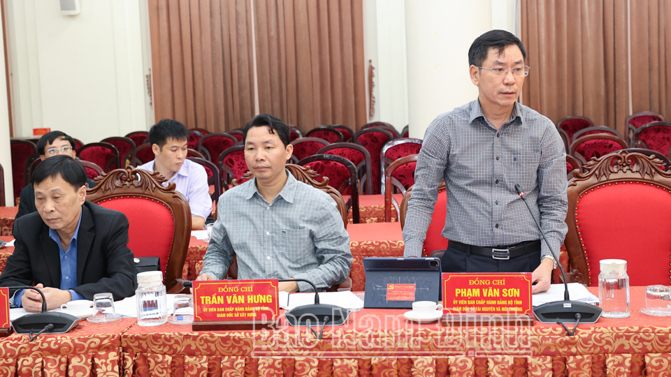 Đồng chí Phạm Văn Sơn, TUV, Giám đốc Sở Tài nguyên và Môi trường phát biểu tại hội nghị.
            