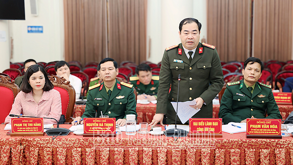 Đại tá Bùi Quyết Toán, Phó Giám đốc phụ trách Công an tỉnh phát biểu tại hội nghị.
            