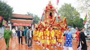Lễ rước kiệu Ngọc Lộ - Nghi lễ mở đầu lễ hội Khai ấn Đền Trần