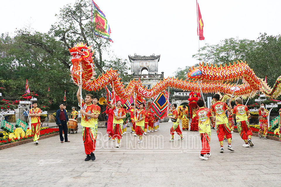 Múa rồng trong lễ hội Khai ấn Đền Trần Xuân Giáp Thìn 2024. 
