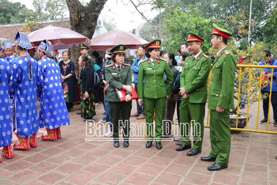 Lực lượng an ninh triển khai phương án đảm bảo an ninh, trật tự tại Lễ hội Khai ấn Đền Trần.
            