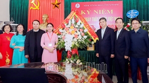 Đồng chí Phó Chủ tịch UBND tỉnh chúc mừng các đơn vị y tế nhân kỷ niệm 69 năm Ngày Thầy thuốc Việt Nam