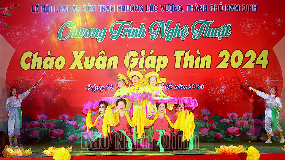 Chương trình nghệ thuật quần chúng chào Xuân Giáp Thìn trong Lễ hội Khai ấn Đền Trần 2024.