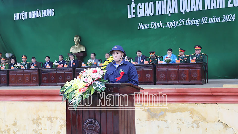 Tân binh Vũ Ngọc Cương, thị trấn Liễu Đề đã phát biểu cảm ơn tại Lễ giao nhận quân năm 2024.