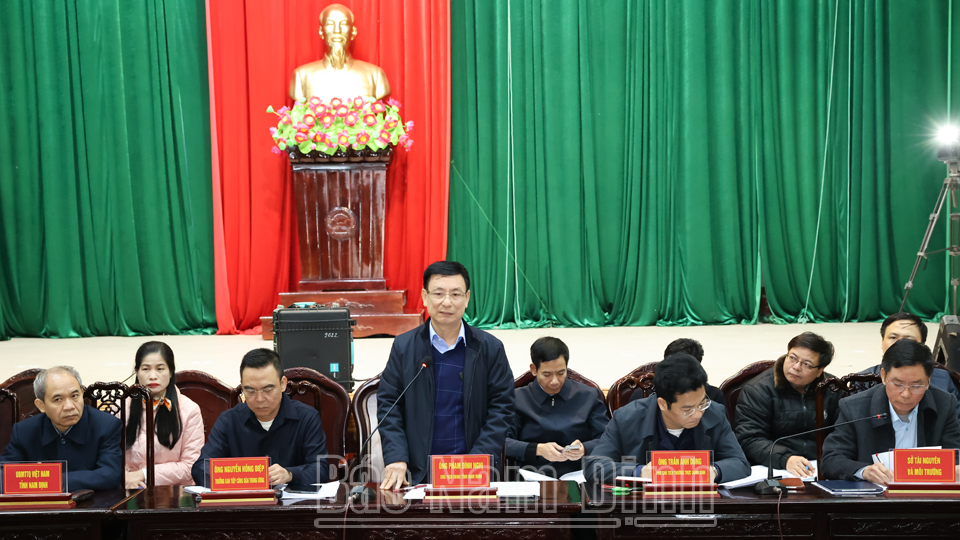 Đồng chí Phạm Đình Nghị, Phó Bí thư Tỉnh ủy, Chủ tịch UBND tỉnh phát biểu tại buổi tiếp, đối thoại. 