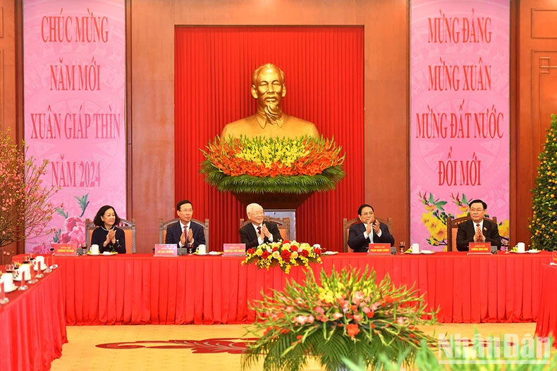 Tổng Bí thư Nguyễn Phú Trọng cùng các đồng chí lãnh đạo Đảng, Nhà nước dự buổi chúc Tết.