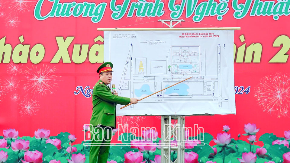 Đồng chí Trần Nam Trung, Trưởng Công an thành phố Nam Định triển khai thực binh phương án đảm bảo an ninh, trật tự Lễ hội Khai ấn Đền Trần năm 2024