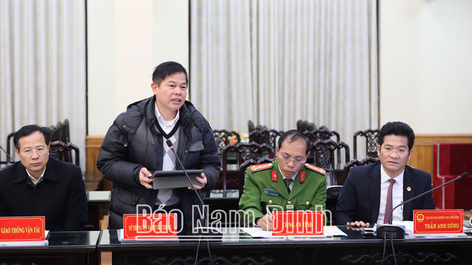 Đồng chí Vũ Trọng Quế, TUV, Giám đốc Sở TT và TT phát biểu tại cuộc họp. 