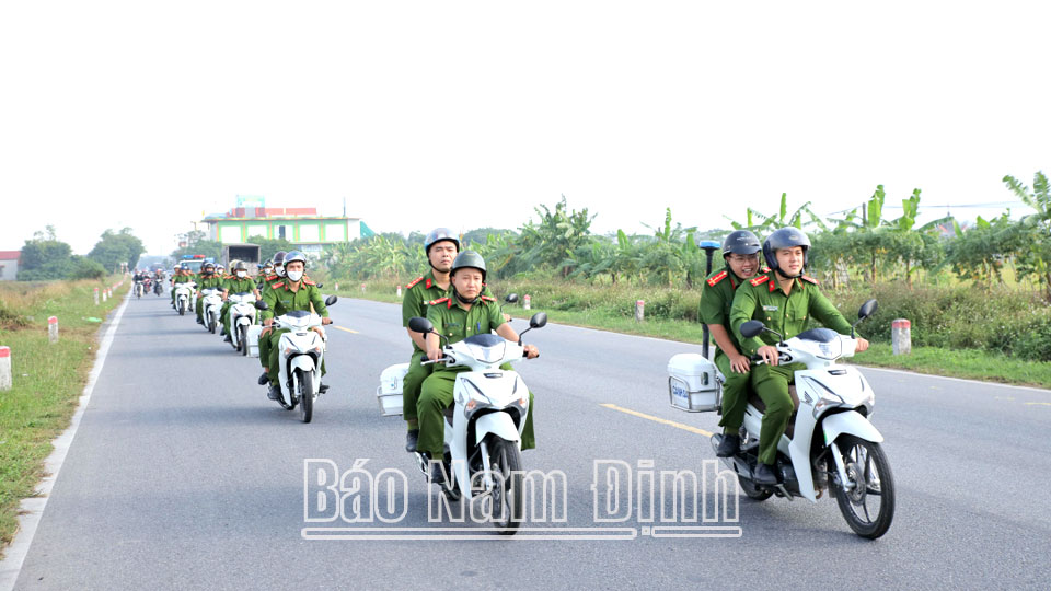 Công an tỉnh tăng cường cán bộ, chiến sĩ về cơ sở đảm bảo an ninh trật tự dịp Tết Nguyên đán Giáp Thìn 2024