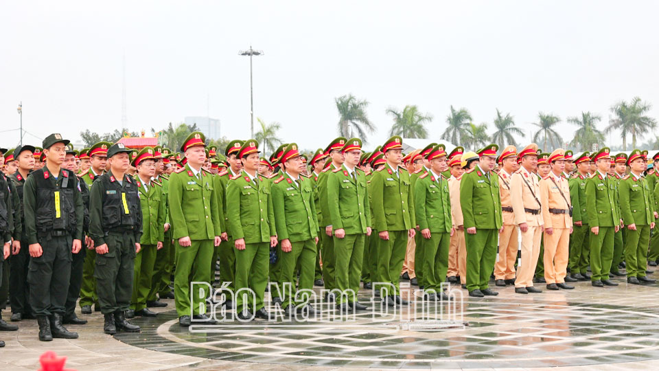 Các lực lượng Công an tham gia đảm bảo an ninh trật tự tại lễ Khai ấn Đền Trần.
