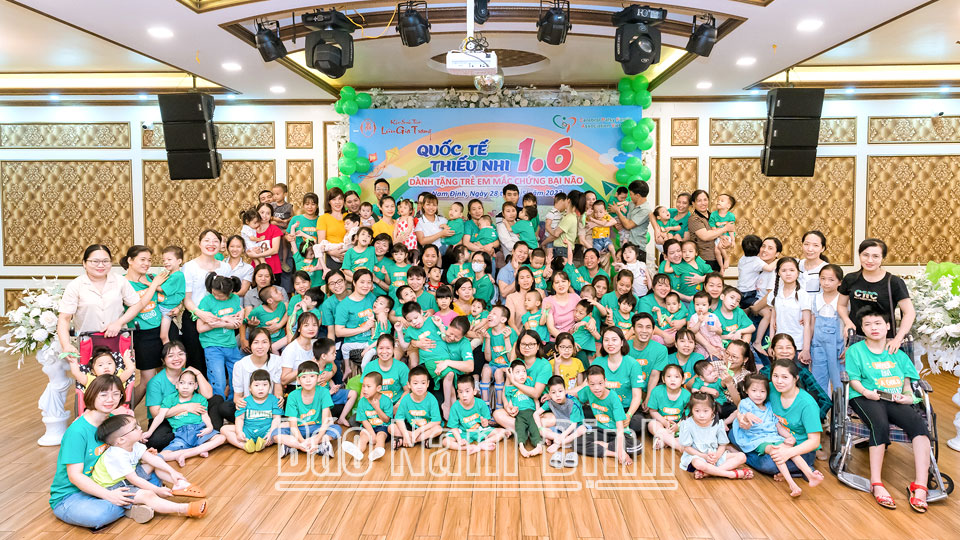 Chi hội trẻ bại não Nam Định tổ chức chương trình Tết Thiếu nhi 1-6 trong không khí ấm cúng.
Ảnh: Do cơ sở cung cấp