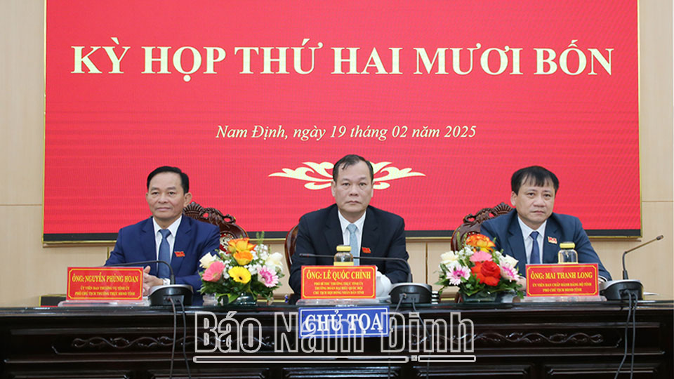 Chủ tọa kỳ họp.