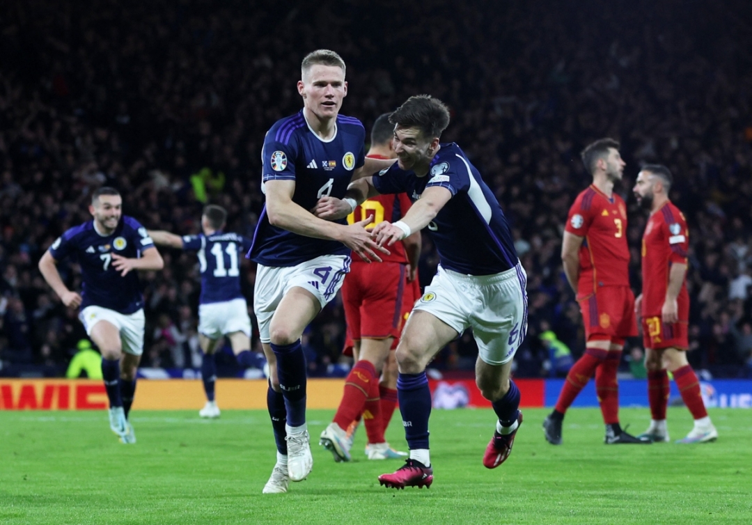 McTominay lập cú đúp giúp Scotland thắng Tây Ban Nha 2-0. 
