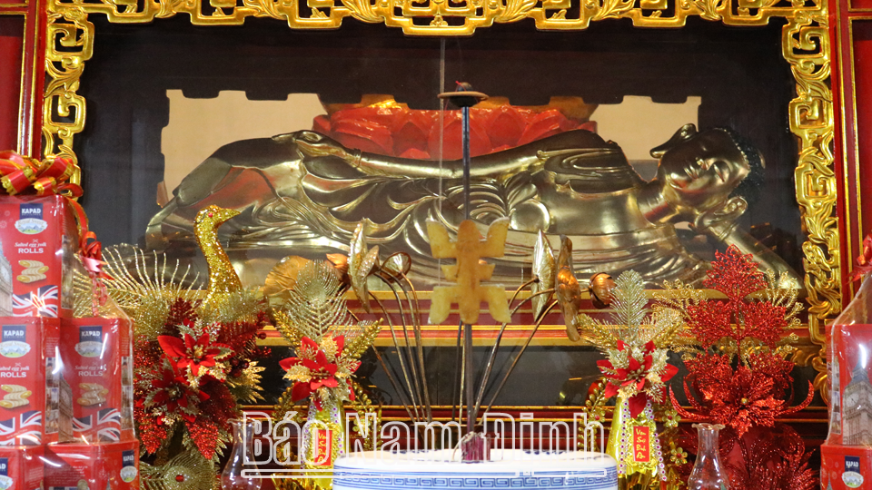 Độc đáo Bảo vật quốc gia 
Bộ tượng Trúc Lâm Tam Tổ