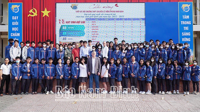  Đoàn đại biểu Trường Đại học Nông nghiệp quốc gia Nga thăm Trường THPT chuyên Lê Hồng Phong