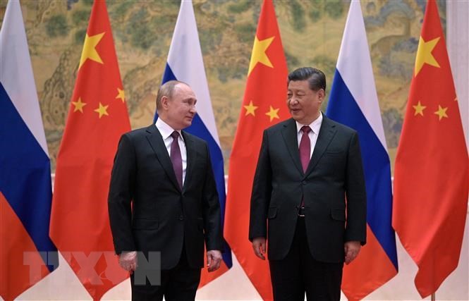 Chủ tịch Trung Quốc Tập Cận Bình (phải) trong cuộc gặp Tổng thống Nga Vladimir Putin tại Bắc Kinh, ngày 4/2/2022. (AFP/TTXVN)
