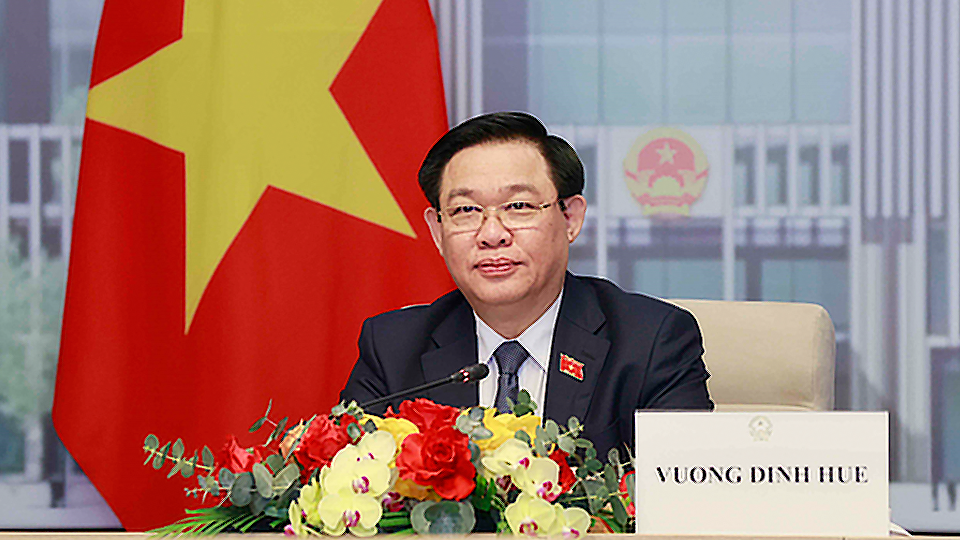 Chủ tịch Quốc hội Vương Đình Huệ hội đàm trực tuyến
với Uỷ viên trưởng Nhân đại toàn quốc Trung Quốc