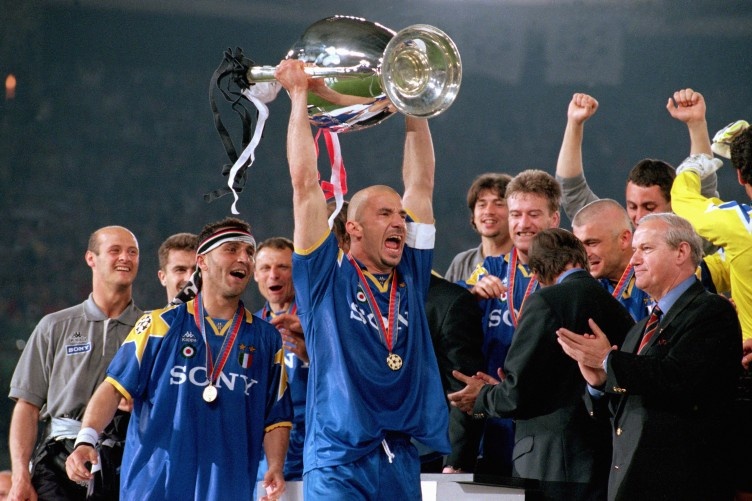 Vialli là thủ quân Juventus vô địch Champions League mùa bóng 1995/96.