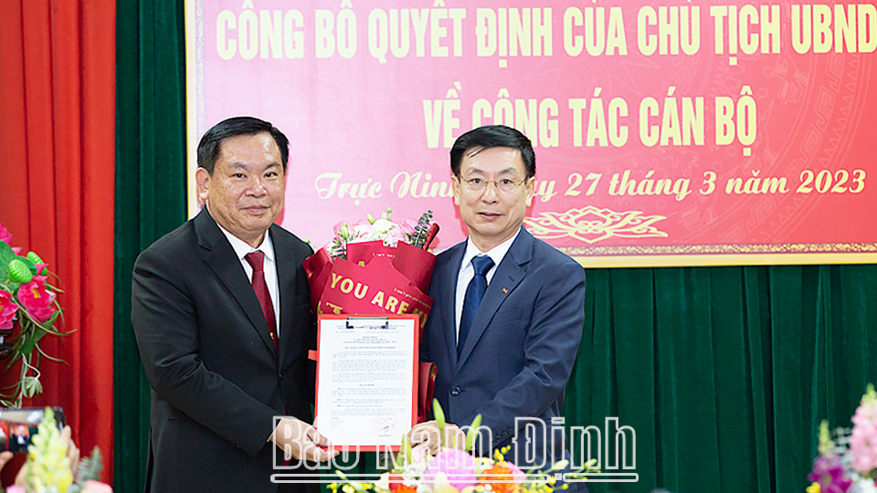 Huyện Trực Ninh công bố Quyết định của Chủ tịch UBND tỉnh về công tác cán bộ 