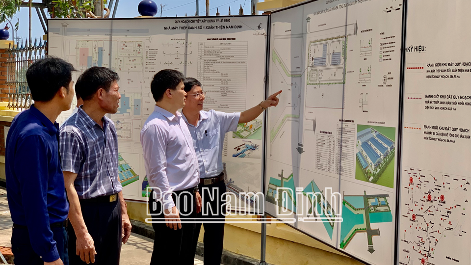 Xã Nam Điền (Nghĩa Hưng) công bố công khai thông tin triển khai các dự án của Tập đoàn Xuân Thiện tại trụ sở xã.