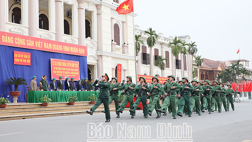 Lực lượng vũ trang thành phố Nam Định ra quân huấn luyện năm