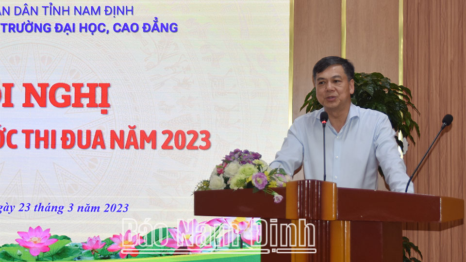 Đồng chí Phó Chủ tịch UBND tỉnh Trần Lê Đoài phát biểu tại hội nghị.