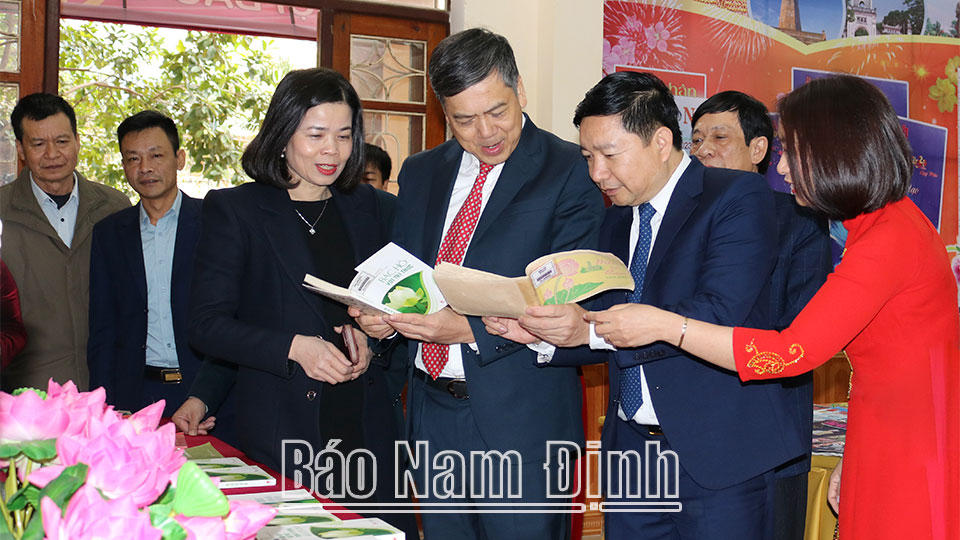 Kỷ niệm 60 năm ngày Bác Hồ về thăm tỉnh Nam Định (1963-2023): Thư viện tỉnh với công tác lưu trữ, trưng bày tư liệu, hình ảnh về Bác Hồ