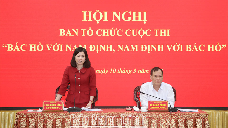 Đồng chí Phạm Thị Thu Hằng, Ủy viên Ban TVTU, Trưởng Ban Tuyên giáo Tỉnh ủy, Phó Trưởng Ban Tổ chức cuộc thi phát biểu tại hội nghị.