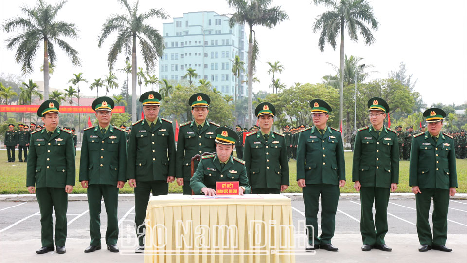 Các cơ quan, đơn vị Bộ Chỉ huy Bộ đội Biên phòng tỉnh ký kết giao ước thi đua năm 2023.