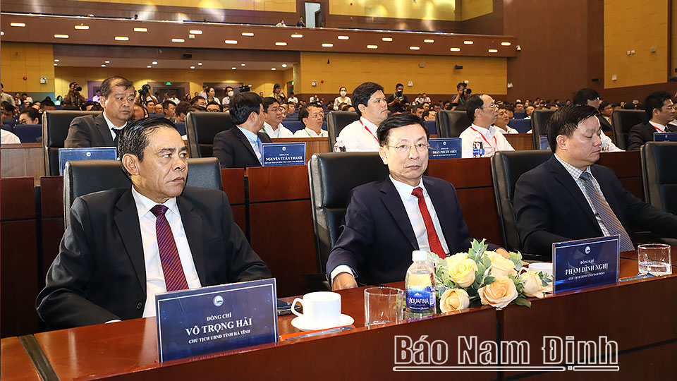 Đồng chí Phạm Đình Nghị, Phó Bí thư Tỉnh ủy, Chủ tịch UBND tỉnh dự hội nghị.