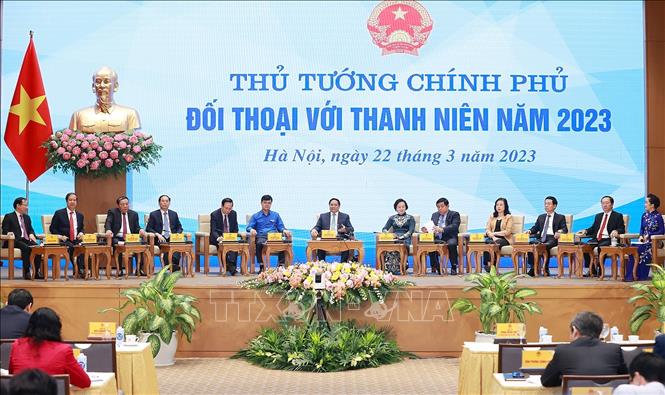 Thủ tướng Phạm Minh Chính cùng đại diện các bộ, ngành và Trung ương Đoàn tham gia đối thoại với thanh niên.