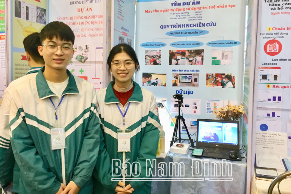 Sản phẩm nghiên cứu khoa học kỹ thuật của học sinh Trường THPT Nguyễn Đức Thuận (Vụ Bản) tại Cuộc thi khoa học kỹ thuật và Ngày hội STEM cấp tỉnh năm học 2022-2023.