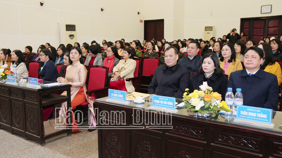 Đồng chí Lê Quốc Chỉnh, Phó Bí thư Thường trực Tỉnh ủy, Chủ tịch HĐND tỉnh, Trưởng đoàn Đoàn đại biểu Quốc hội tỉnh và các đại biểu dự Diễn đàn.
