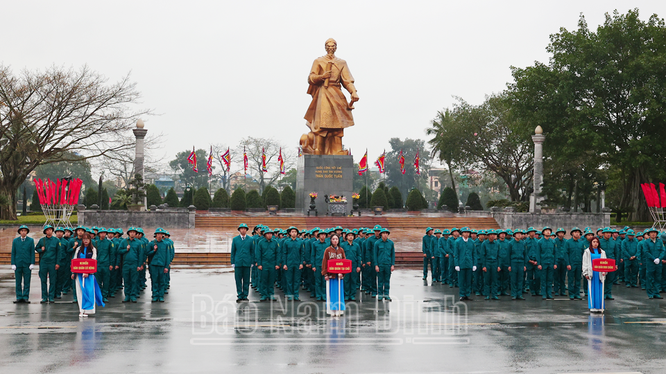 Các lực lượng tham gia Lễ ra quân huấn luyện của LLVT thành phố Nam Định năm 2024. 
