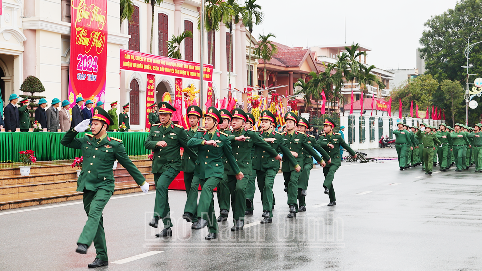 Diễu hành biểu dương lực lượng tại Lễ ra quân huấn luyện của LLVT thành phố Nam Định. 
