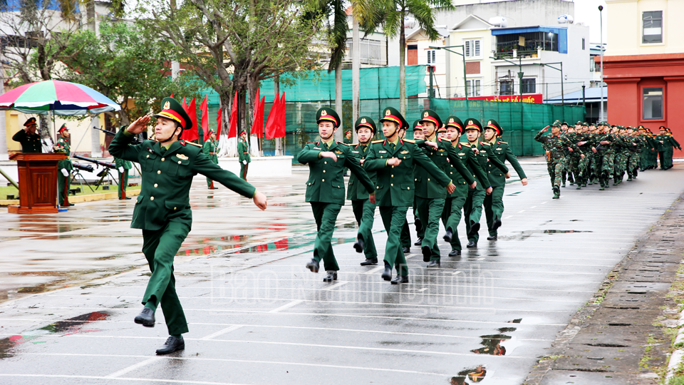 Cán bộ, chiến sĩ Bộ Chỉ huy Quân sự tỉnh diễu hành tại Lễ ra quân huấn luyện năm 2024.
            