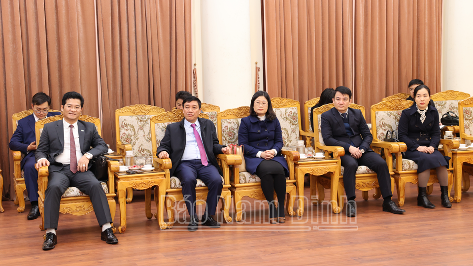 Đồng chí Trần Anh Dũng, Ủy viên Ban TVTU, Phó Chủ tịch Thường trực UBND tỉnh và các đại biểu dự buổi làm việc. 
