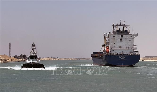 Tàu thuyền di chuyển trên kênh đào Suez của Ai Cập. 
