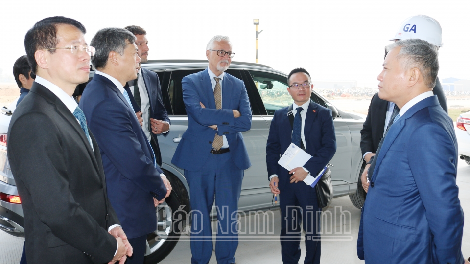 Đoàn công tác Nhóm Nghị sĩ hữu nghị Việt - Đức và ngài Guido Hildner, Đại sứ Đặc mệnh toàn quyền Cộng hòa Liên bang Đức tại Việt Nam thăm Khu Công nghiệp Mỹ Thuận (Mỹ Lộc). 
