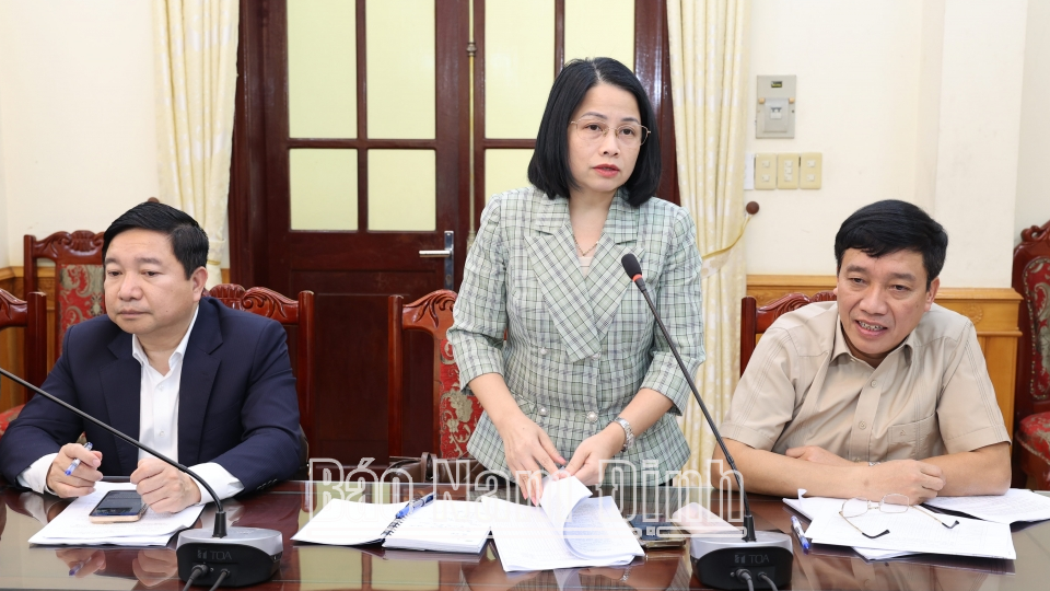 Đồng chí Trần Thị Thúy Hiền, Giám đốc Sở Tư pháp phát biểu tại cuộc họp.
            